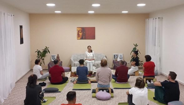 2_romania_yoga_hall (1)