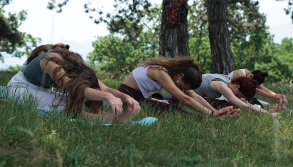 7_romania_paschimottanasana_yoga