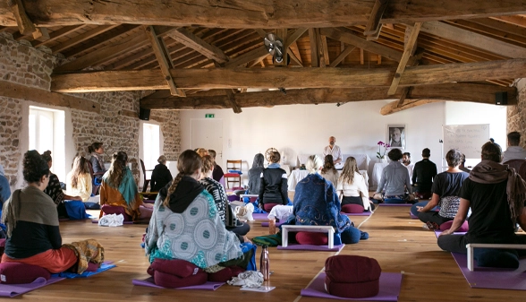 6_mind_to_dissolve_in_spacious_awareness