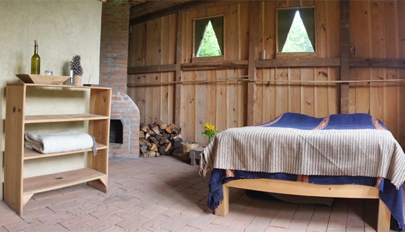 8_accomadations_in_a_neat_room