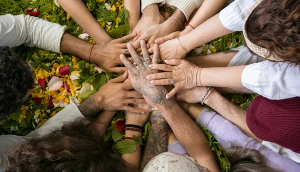 10_hands-community-union-sangha