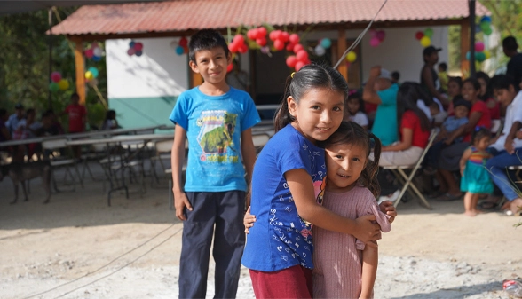 11_mazunte_hugs_smiles