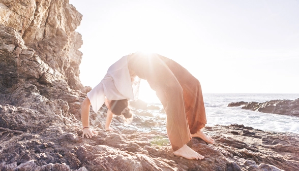 2_back_bend_urdhva_danurasana