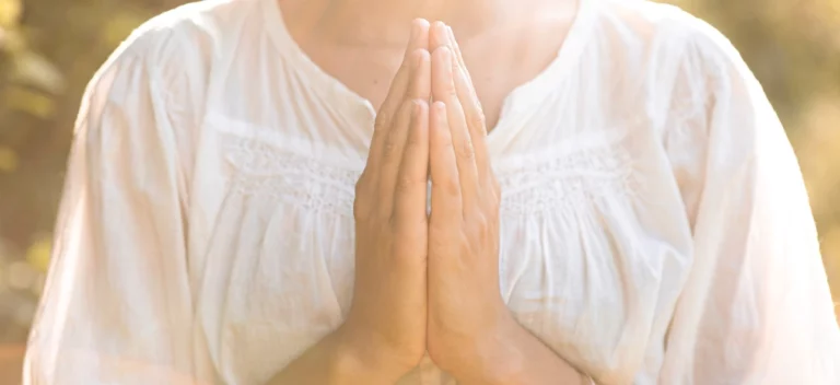 1_living_the_wisdom_of_karma_yoga