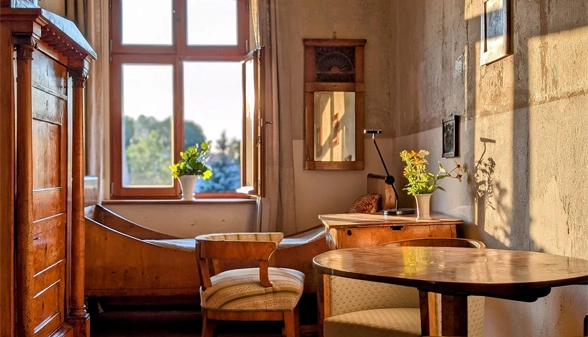 4_free_from_distractions_and_immersed_in_these_teachings