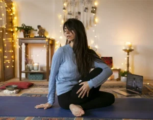 3_yoga_online_-ardha_matsyendrasana.webp